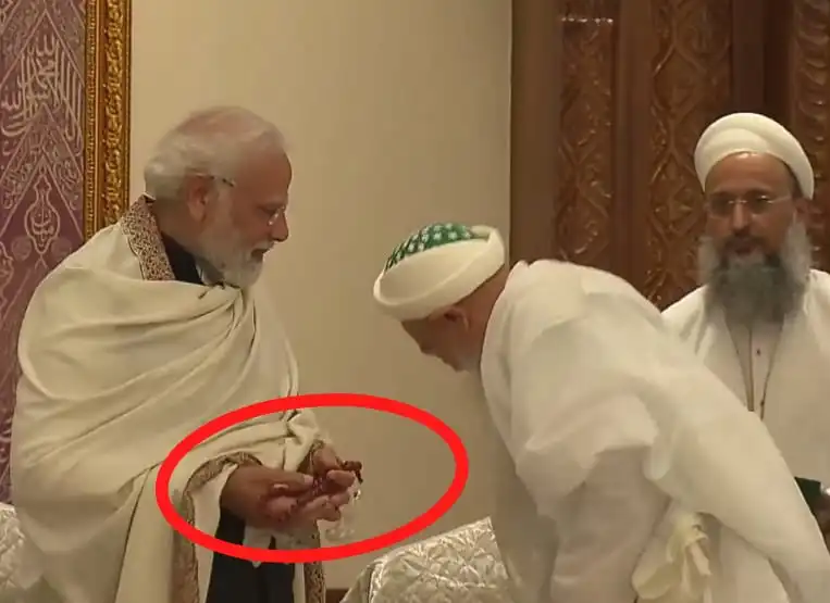 PM Modi holding the mala in his hands